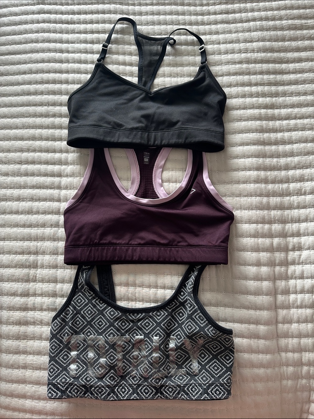 3 pack Victoria secret sports bras xs/s